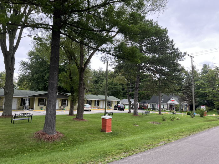 Huron Inn Motel (Darlington Efficiency Apartments) - Sept 10Th 2023 (newer photo)